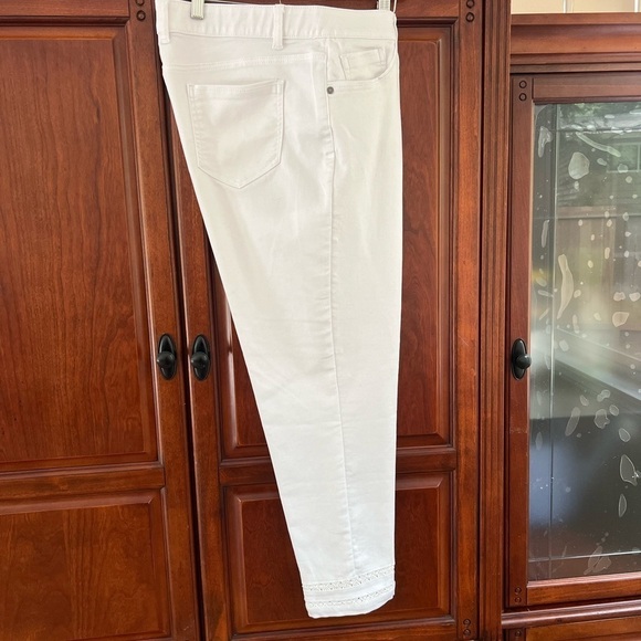 Style &co white jeans with lace - Picture 4 of 5